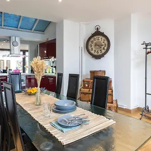 3-bedroom-apartment-quai-des-grands-augustins.fr-paris.fr/
